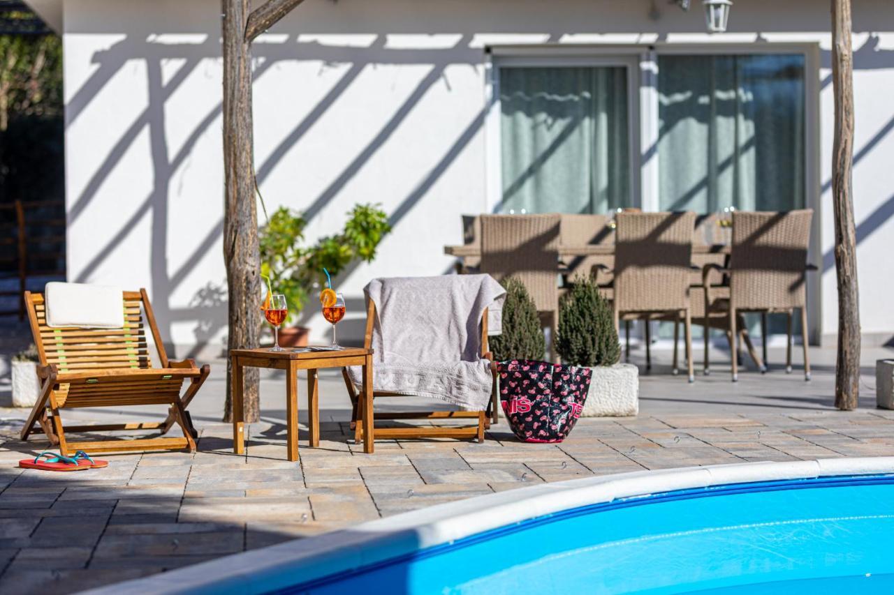 Villa Elm Milohnici Extérieur photo